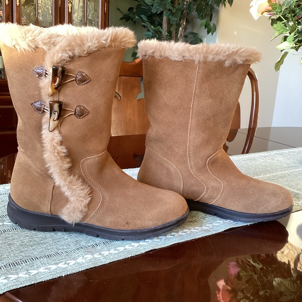 White Mountain Tan leather Boots🌹